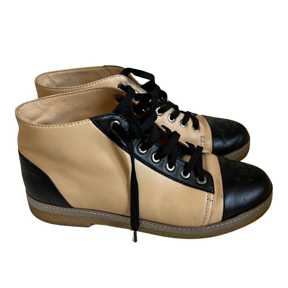 Chanel nude beige black cc logo boots booties with certificate of authenticity - Picture 4 of 17